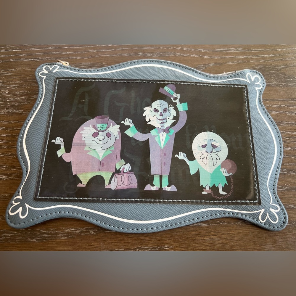 DISNEY PARKS HAUNTED MANSION
HITCHHIKING GHOSTS
LENTICULAR PURSE POUCH